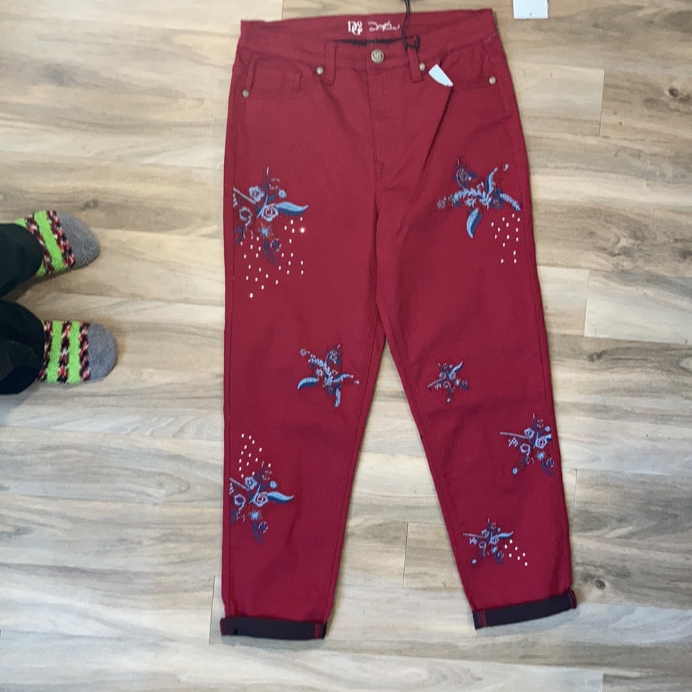 DG2 By Diane Gilman embroidered floral design Jean w/ stretch  size 10 - Picture 6 of 17